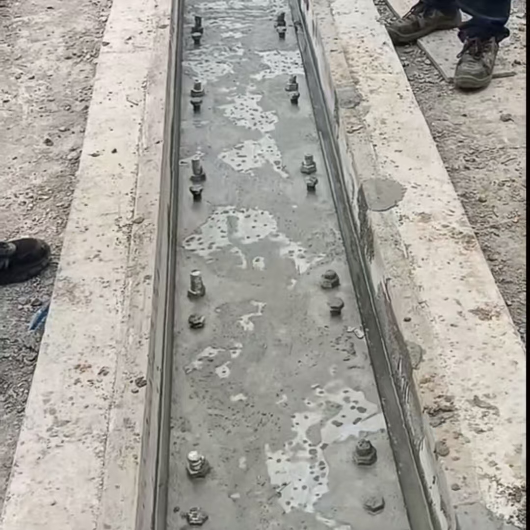 当阳港口码头起重机龙门吊重型机械设备稳固用早强快凝轨道胶泥